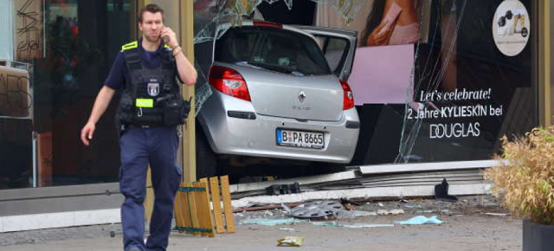 Une Voiture Percute Des Passants Au Coeur De Berlin