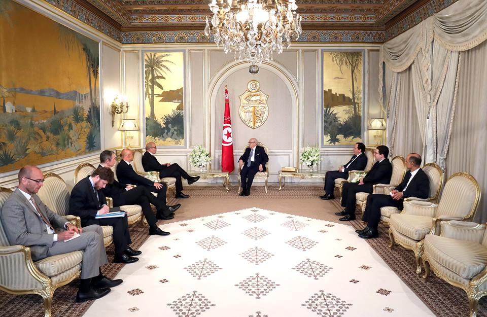 Le Drian affirme la solidarité française dans la lutte antiterroriste — Tunisie