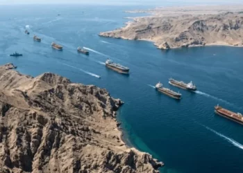 ناقلات نفط تغادر الخليج وتعبر مضيق هرمز..