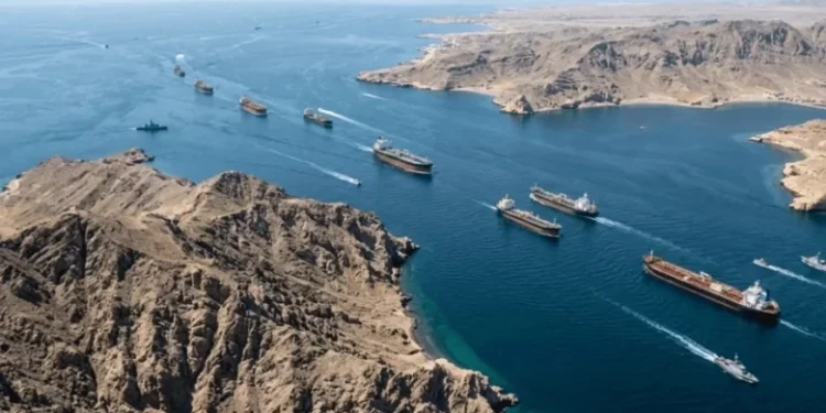 ناقلات نفط تغادر الخليج وتعبر مضيق هرمز..