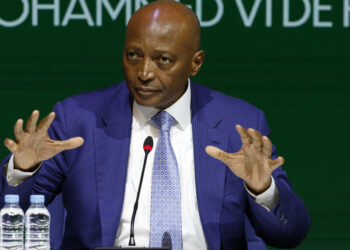 رئيس الاتحاد الافريقي لكرة القدم يرد على اتهامات سنغالية بالفساد