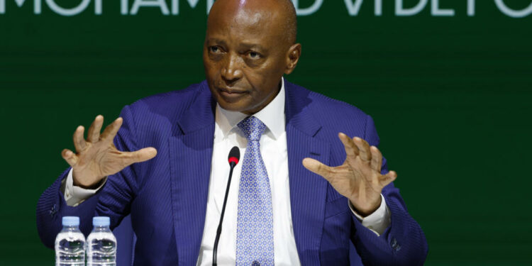 رئيس الاتحاد الافريقي لكرة القدم يرد على اتهامات سنغالية بالفساد