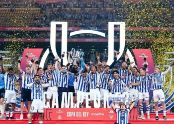 اقتحام عدد من الجماهير المغربية ارض الملعب في مقابلة اسفي ضدّ اتحاد العاصمة الجزائري