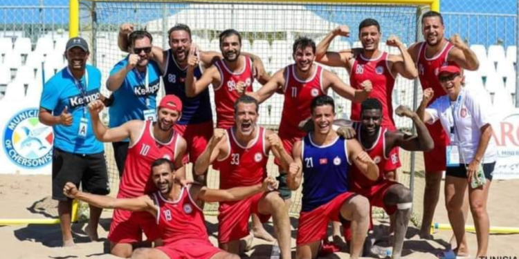 المنتخب الوطني للكرة الشاطئية يتوج بكأس افريقيا ويمثلها في كأس العالم