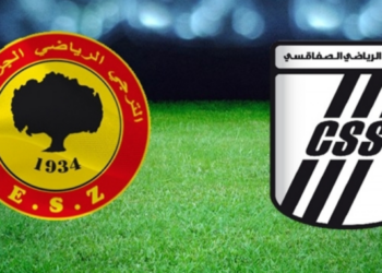 اقتحام عدد من الجماهير المغربية ارض الملعب في مقابلة اسفي ضدّ اتحاد العاصمة الجزائري