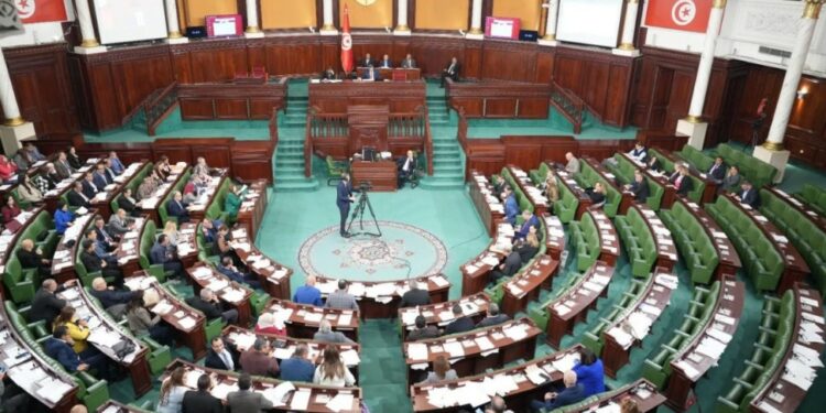 البرلمان يصادق على قرض للمساهمة في تمويل مشروع تجديد سكة نقل الفسفاط