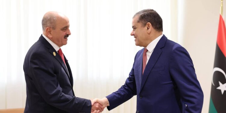 رئيس حكومة الوحدة الوطنية الليبية يستقبل وزير الخارجية التونسي