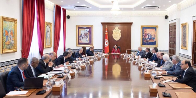 اجتماع وزاري حول الترفيع في الأجور في القطاعين العام والخاص