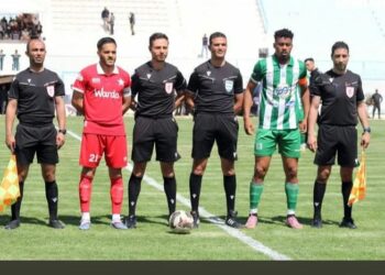 اقتحام عدد من الجماهير المغربية ارض الملعب في مقابلة اسفي ضدّ اتحاد العاصمة الجزائري