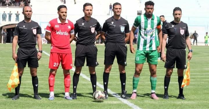 اقتحام عدد من الجماهير المغربية ارض الملعب في مقابلة اسفي ضدّ اتحاد العاصمة الجزائري