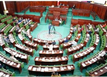 البرلمان يصادق على عدد من مشاريع القوانين المتعلقة بإنتاج الكهرباء من الطاقة الشمسية