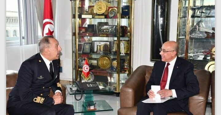 وزير الدفاع الوطني يلتقي رئيس أركان جيش البحر الإيطالي