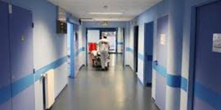 غريب/ براكاج لمسنة داخل مستشفى(صورة)