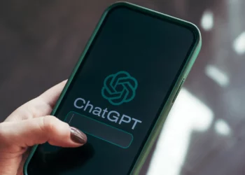 كيف تعرف ما يعرفه “تشات جي بي تي” عنك؟