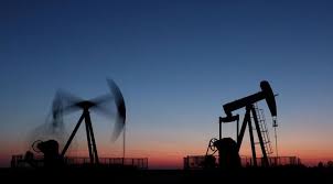 النفط يصعد عقب الهجمات على منشآت سعودية للطاقة