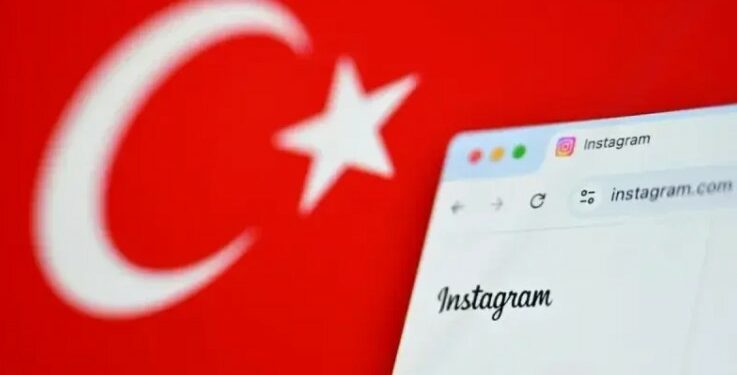 تركيا تقرّ قانونا يحظر وسائل التواصل الاجتماعي لمن دون 15 عاما