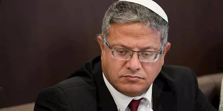 وزير الأمن الإسرائيلي.. ويستنفر الجيش