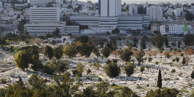 نفت بلدية تونس في بلاغ لها اليوم الاثنين 27 جويلية 2026، نفيا قطعيا ما تم تداوله بخصوص بيع قبور بمقبرة الجلاز، مؤكدة أن ما يروج هو مجرد ادعاءات مغرضة ومعلومات مغلوطة لا أساس لها من الصحة.