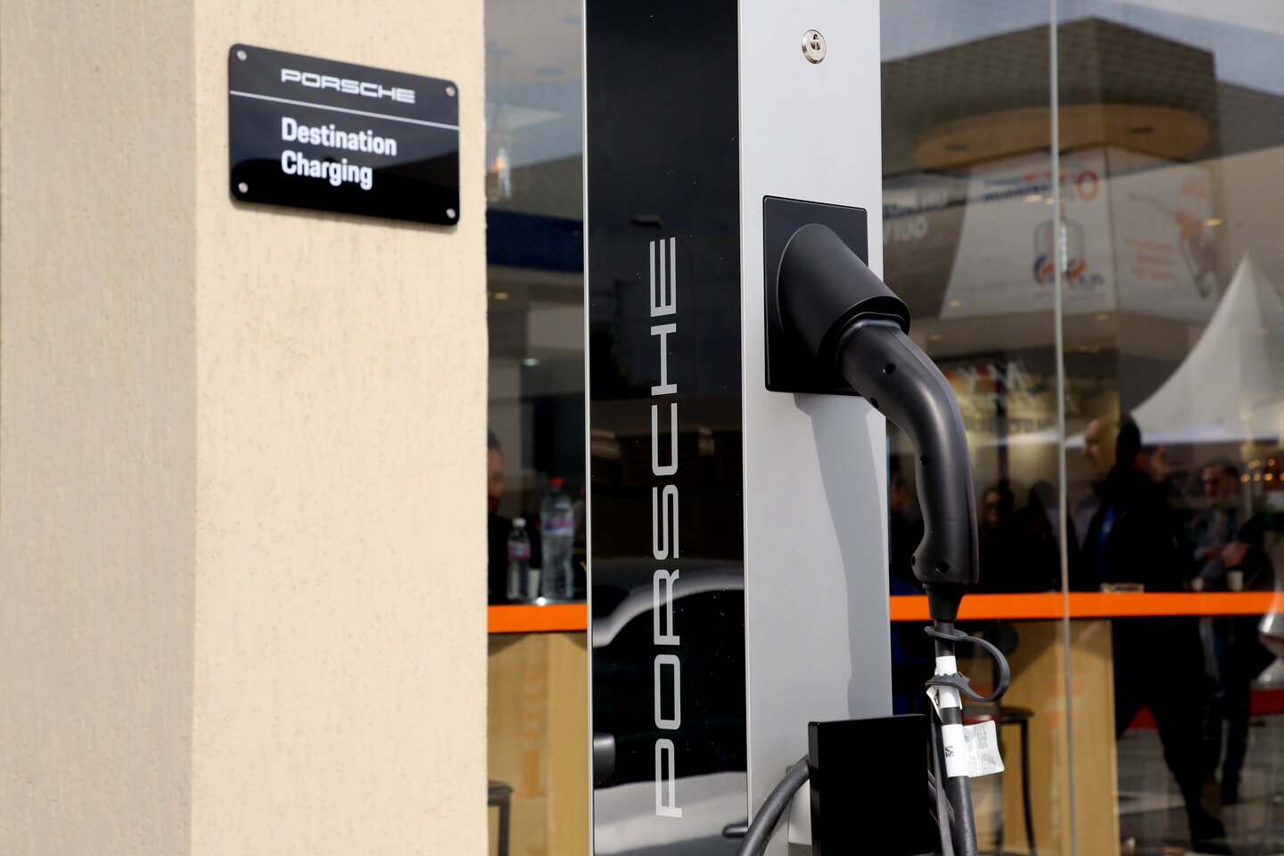 Pour la première fois en Tunisie et en Afrique des bornes de recharge pour les véhicules électriques