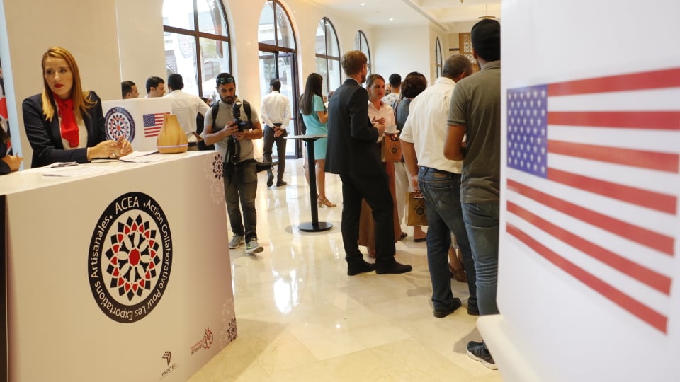 ACEA est un projet financé par l'Ambassade des États-Unis en Tunisie et mis en œuvre par l’organisation internationale FHI 360, en partenariat avec l’Office National de l’Artisanat Tunisien (ONAT).  