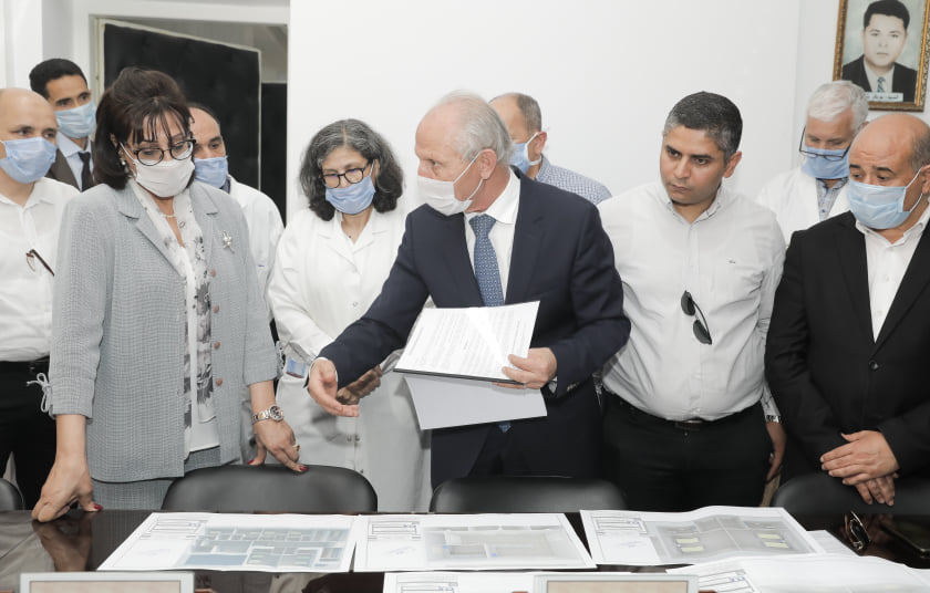 Une convention a été signé ce mardi 12 mai 2020 entre la délégation régionale de la santé de Sousse, l’hôpital Farhat Hached et l’homme d’affaires Ridha Charfeddine pour la construction d’une nouvelle unité de réanimation dans cet établissement hospitalier public de la perle du Sahel.