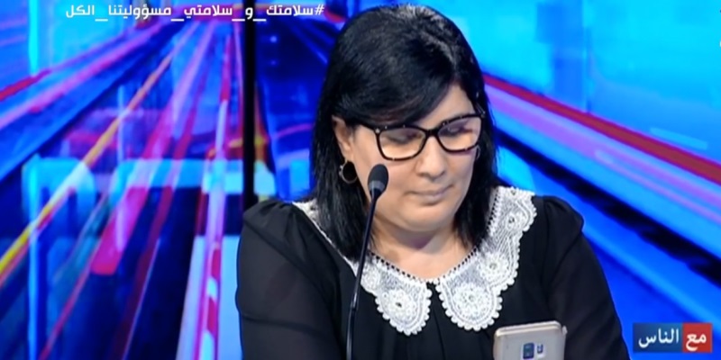 Abir Moussi lit en direct un message contenant des menaces de mort