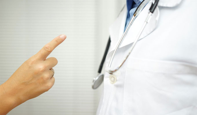 Agressions contre les médecins: Le ministère de la Santé condamne et met en garde