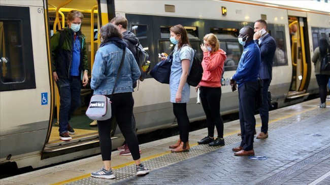 Coronavirus: L'Angleterre lève le masque sur fond d'inquiétudes