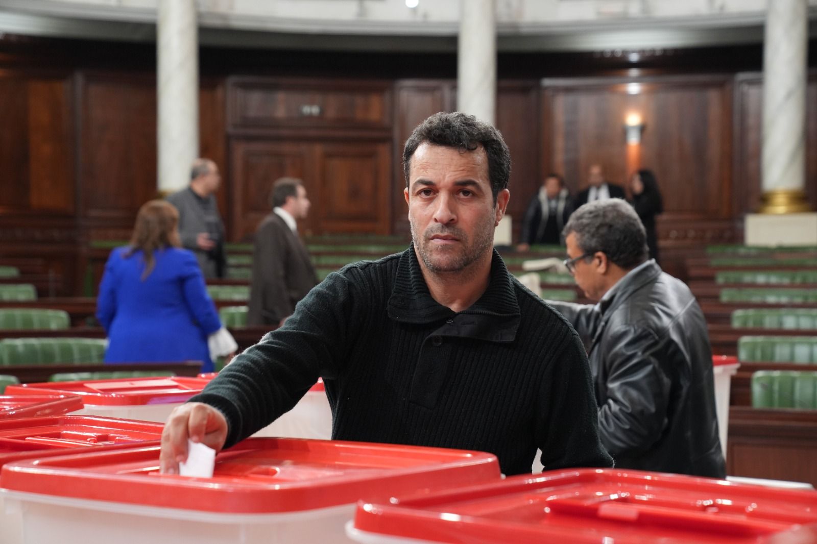 Le spectre du “Führer” s’invite à l’ARP : la sortie polémique du député Ali Bouzouziya