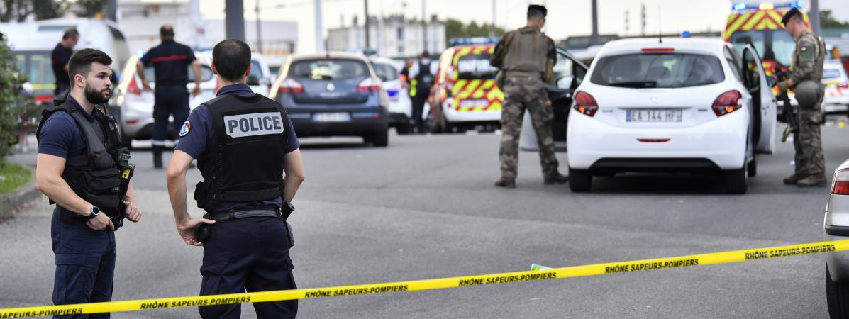 Attaque au couteau près de Lyon(France) : une personne tuée et 8 autres