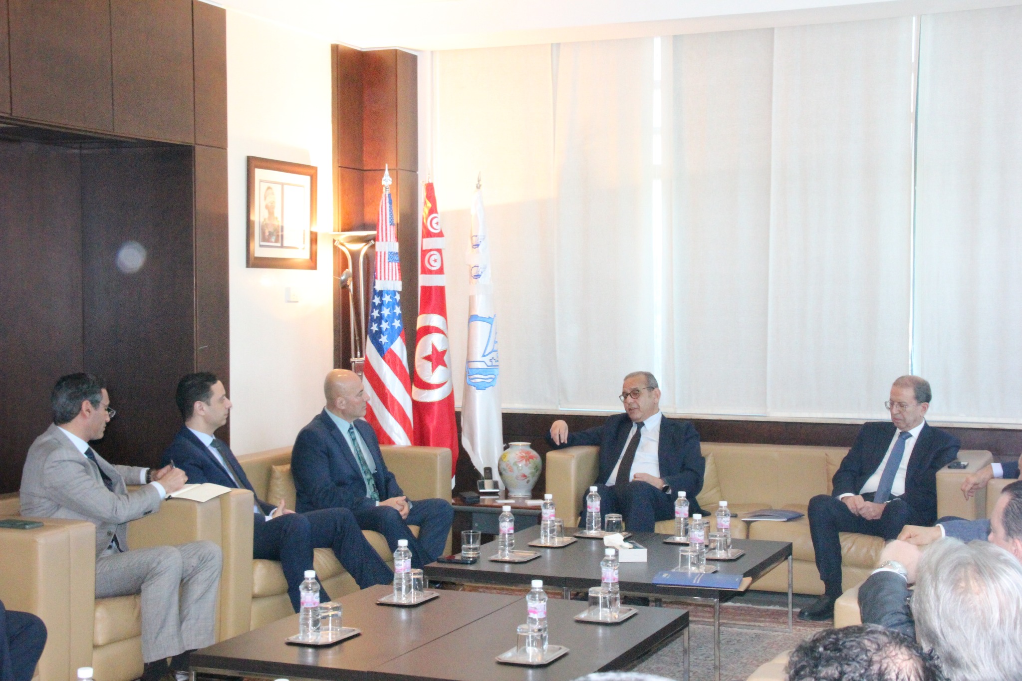 Ambassadeur US : existence de plans visant à réactiver les commissions mixtes et l'appui des secteurs des composants automobiles et des avions