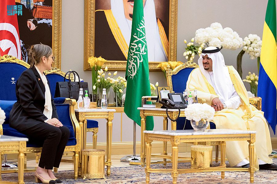 Najla Bouden accueillie à l’aéroport de Riyad par le gouverneur de la région par intérim