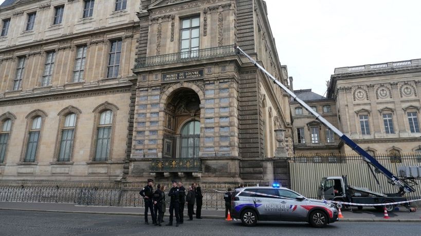 Cambriolage rocambolesque au Louvre : le butin, huit bijoux d’une "valeur inestimable"