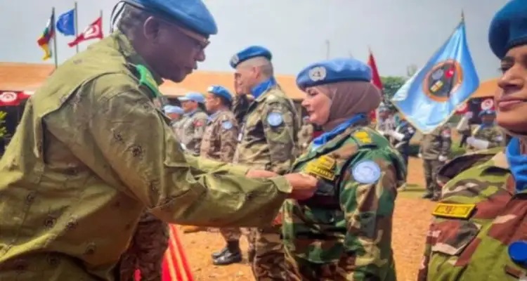MINUSCA: 128 Casques bleus tunisiens décorés pour leur engagement exemplaire