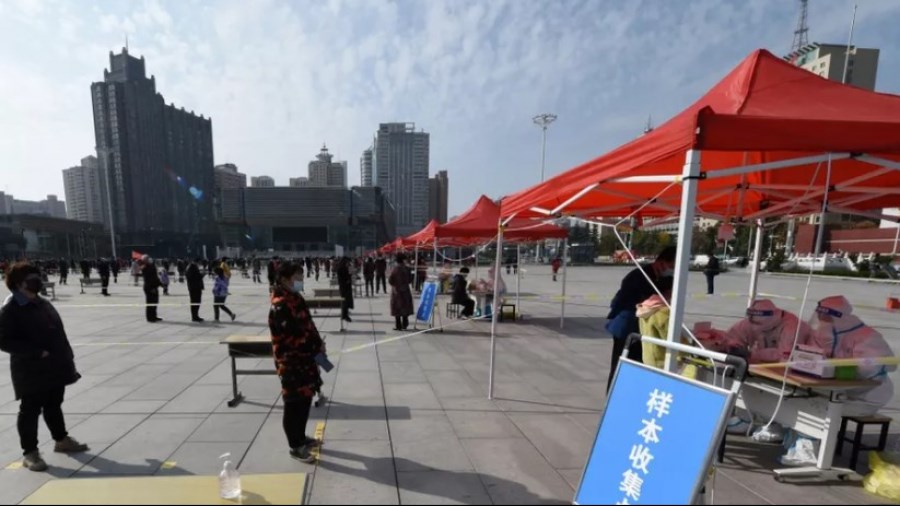 Coronavirus: La Chine confine une ville de quatre millions d'habitants
