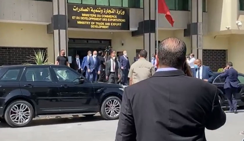 Kaïs Saied effectue une visite inopinée au ministère du Commerce