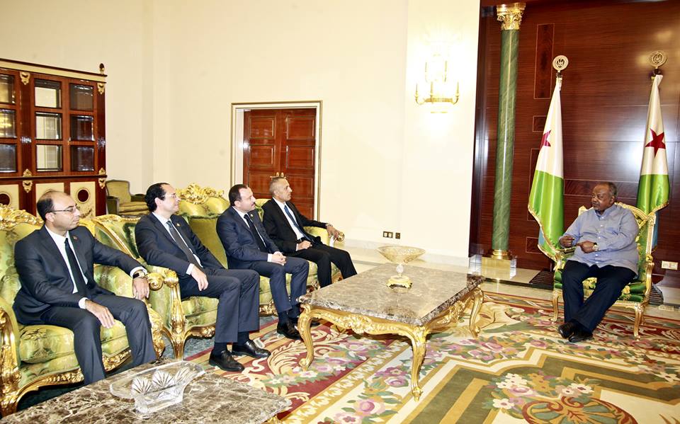 Le Président de Djibouti, Ismail Omar Guelleh, recevant la délégation Tunisienne