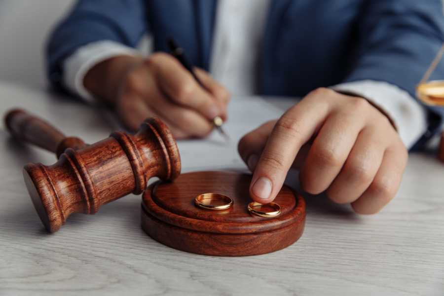 ARP: Retrait de l'article autorisant le divorce à l'amiable devant le notaire