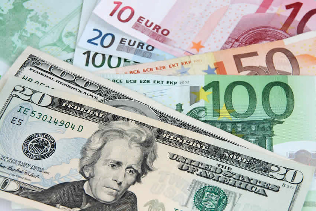 L'euro sous la barre de 1.06 dollar pour la 1ère fois depuis cinq ans
