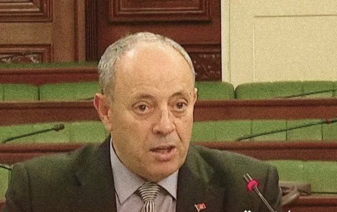 Quand la moquerie devient crime : un glissement inquiétant au Parlement