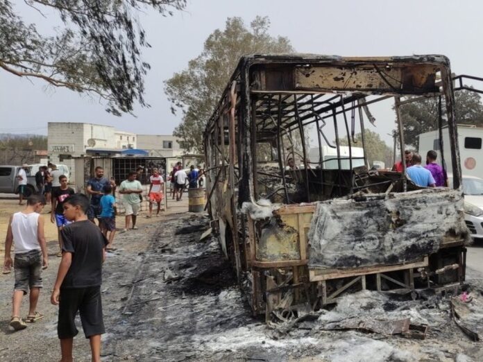 Incendies en Algérie: 38 morts, des centaines de blessés et des dizaines de départs de feu