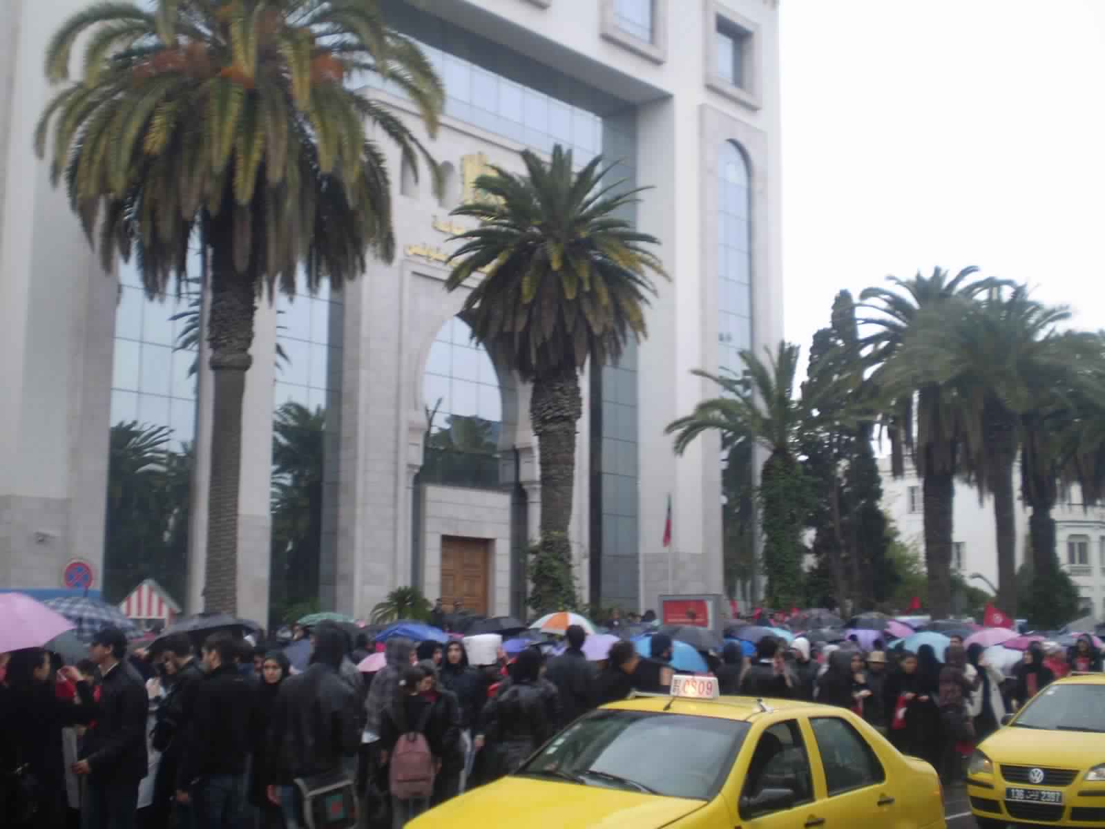 Révocation de 26 agents locaux de l’ambassade de Libye à Tunis