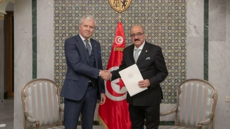Nafti reçoit une copie figurée des lettres de créance de l’Ambassadeur d’Estonie