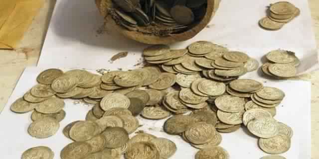 Trafiquant d’antiquités arrêté à Sbeïtla : 20 objets archéologiques et plus de mille pièces de monnaie