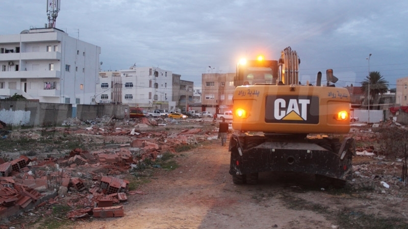 Ariana : Démolition de bâtiments construits sur un terrain de l’Etat