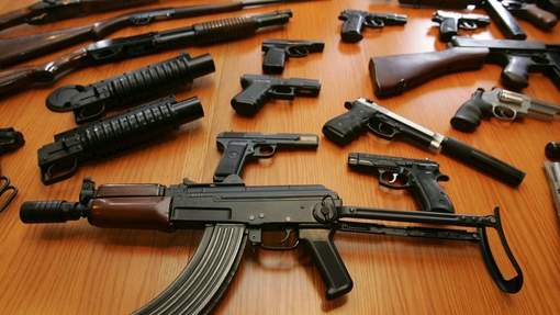 Trump demande au Congrès une loi d'ensemble sur les armes à feu