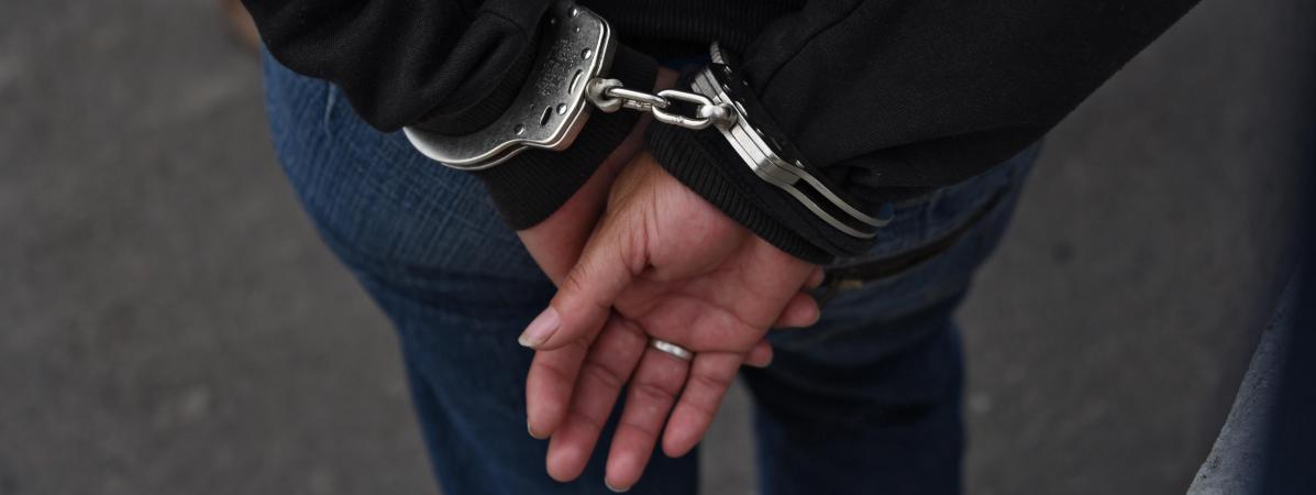 Arrestation d’un homme qui aurait violé ses trois filles