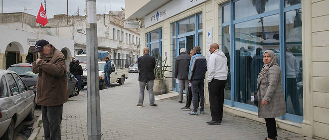 Confinement : les banques ouvriront leurs portes lundi et mardi
