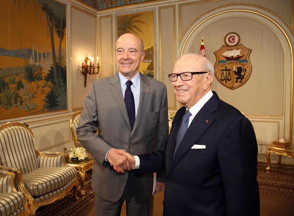 Alain Juppé tente de séduire les 420.000 franco-tunisiens