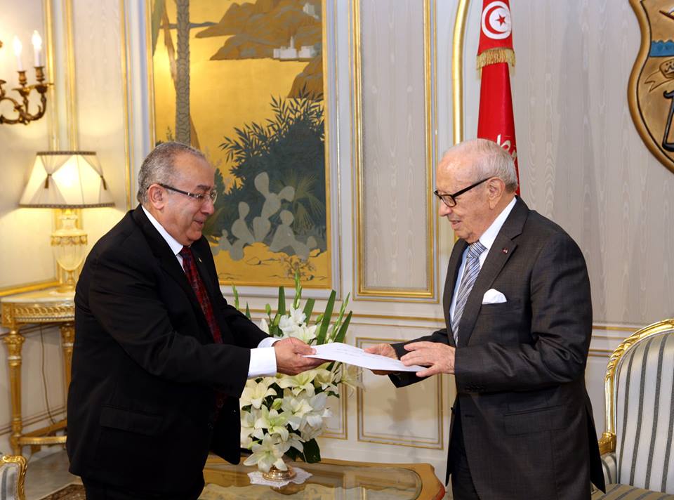 Message de Bouteflika à Essebsi
